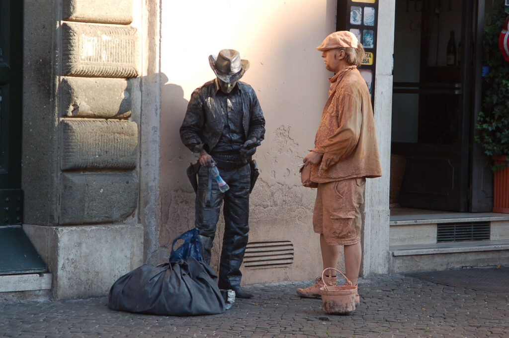 Lebende Statuen im Austausch