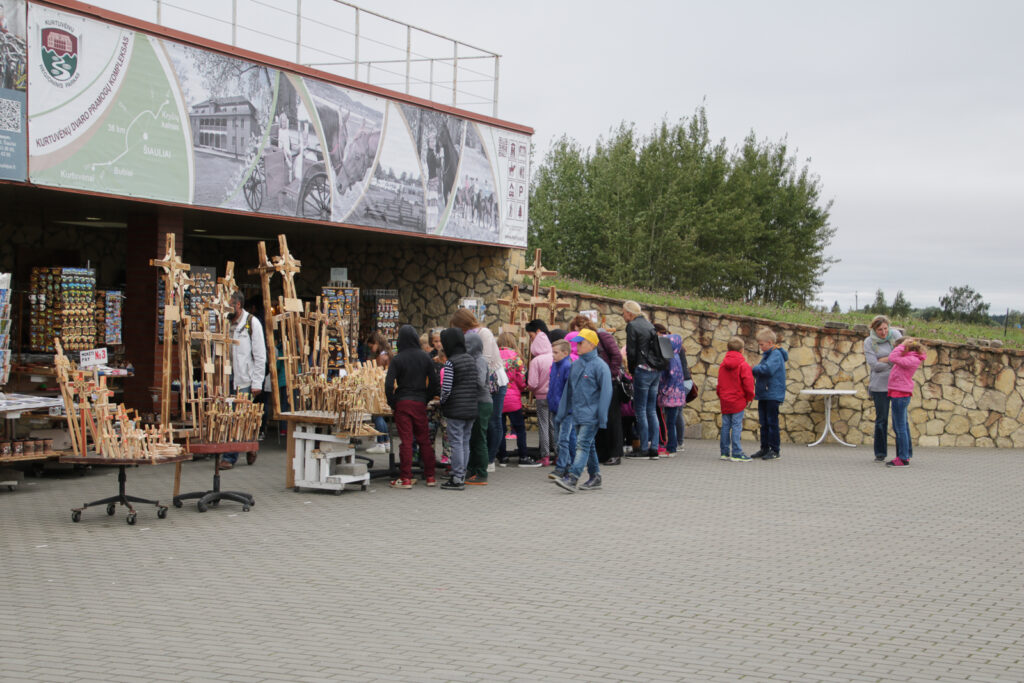 Souvenirs vorm Berg der Kreuze
