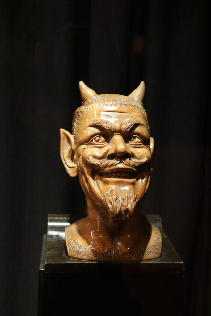 Statue im Teufelsmuseum