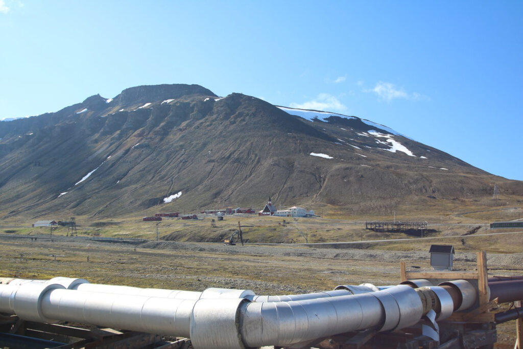 Leitungen liegen oberirdisch wegen dem Permafrost