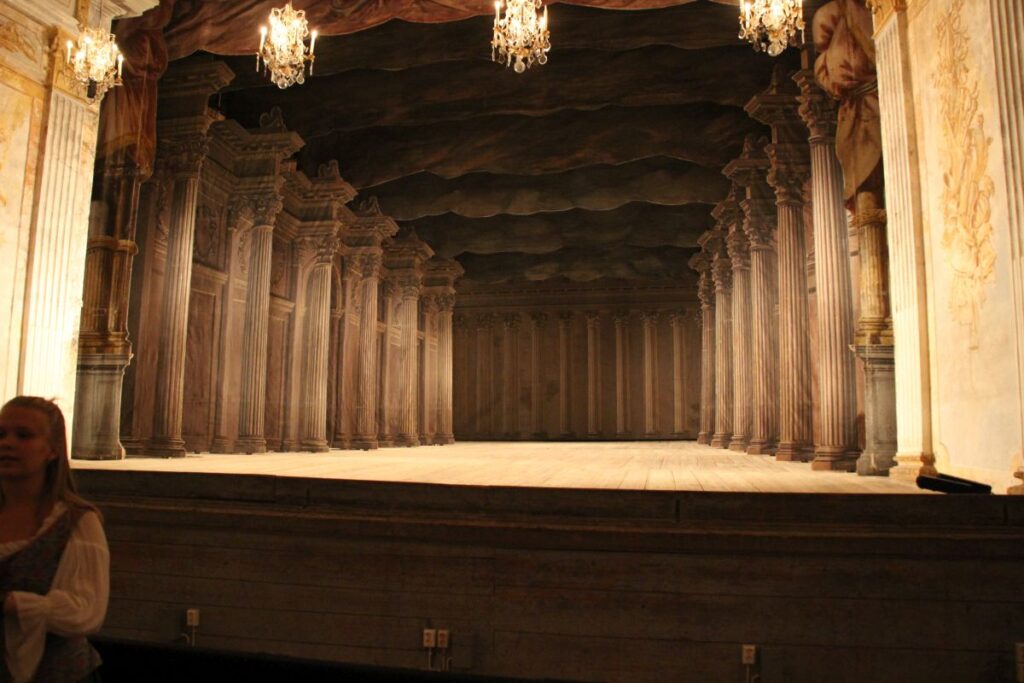 Bühne des Holztheaters