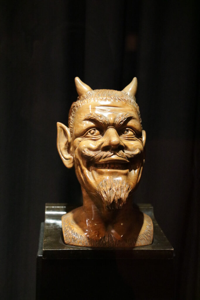 Statue im Teufelsmuseum