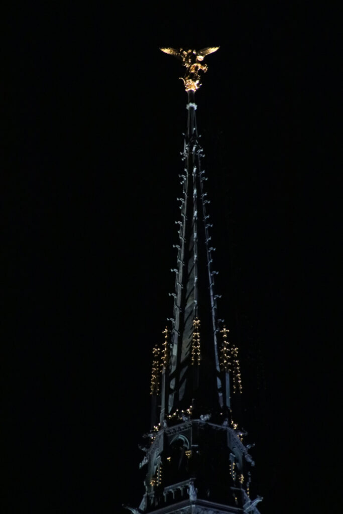 Erzengel bei Nacht