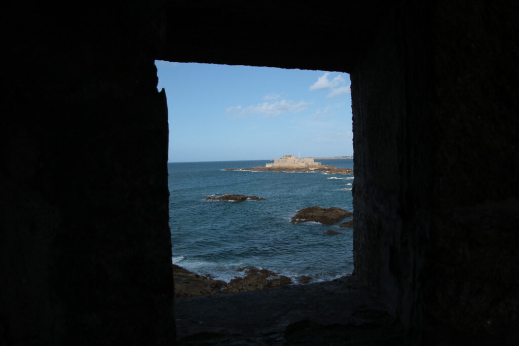 Blick auf die vorgelagerten Inseln vor St. Malo