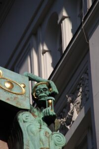 Symbol des Todes bei der Anker-Uhr