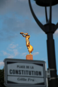 Gelle Fra - Die Goldene Frau, ein Wahrzeichen der Stadt.