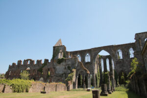 Abbaye d'Aulne Seitenansicht