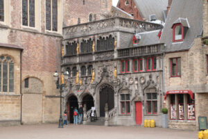 Eingang zu einer Kirche in Brügge