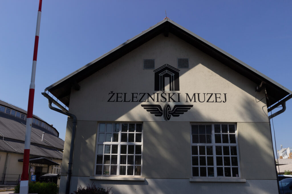 Unscheinbarer Eingang zum Museum