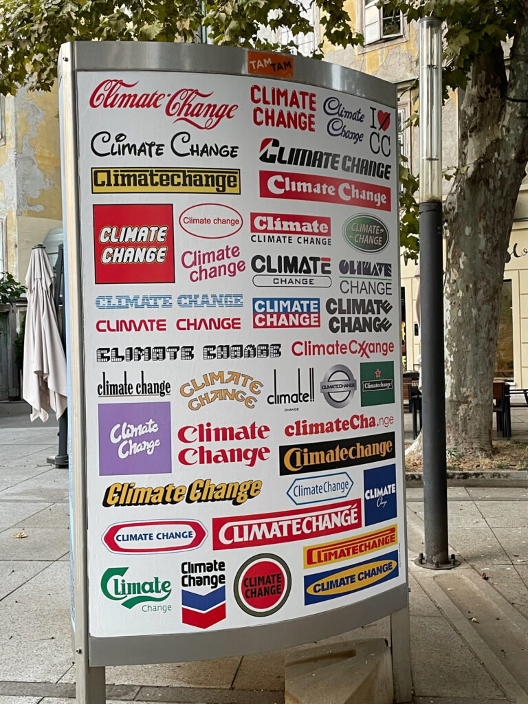Umwelt-Protest-Plakat - welche Logos erkennst du?