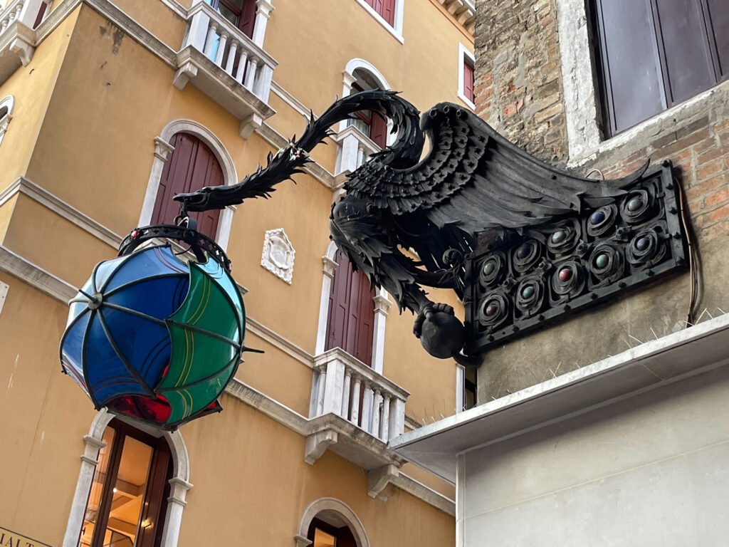 Straßenschmuck in Venedig