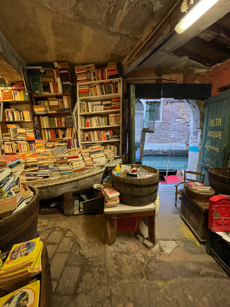 Buchhandlung Alta Acqua (2)