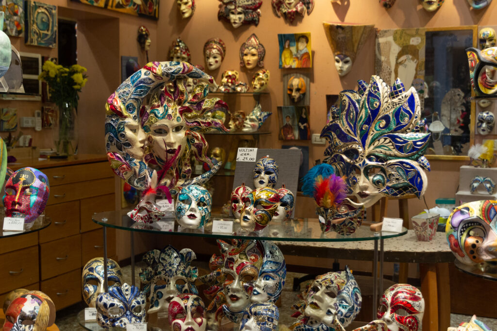 Viele Masken - auch ohne Karneval