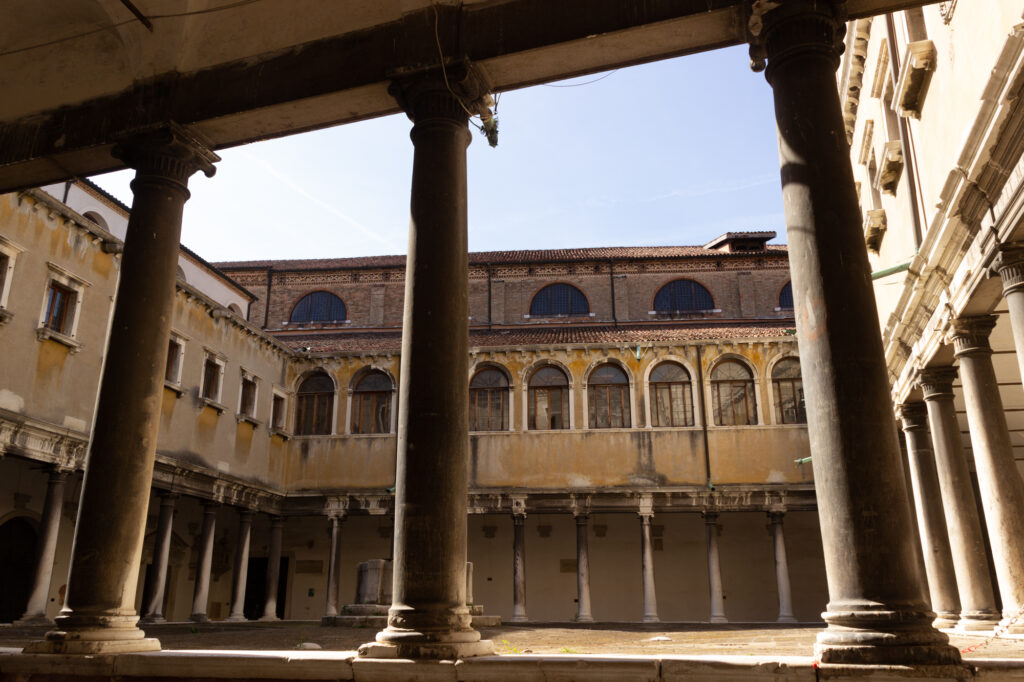 Innenhof eines Gebäudes