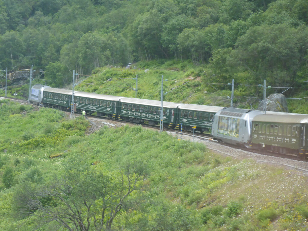 Mit der Flamsbahn hinauf