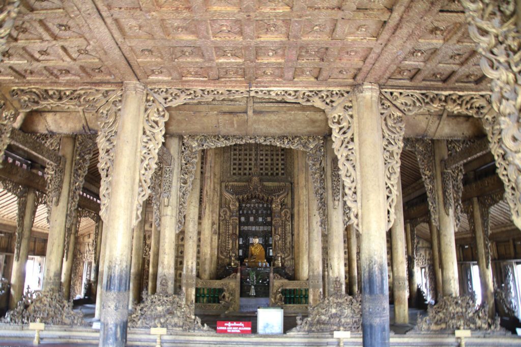 Alter Holzpalast in Mandalay