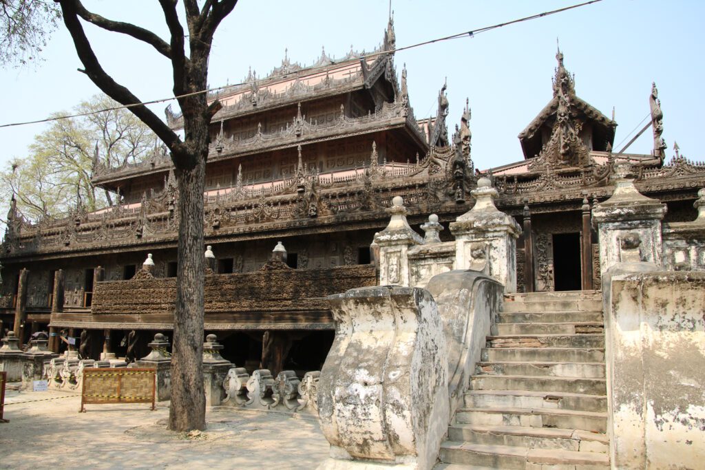 Alter Holzpalast in Mandalay
