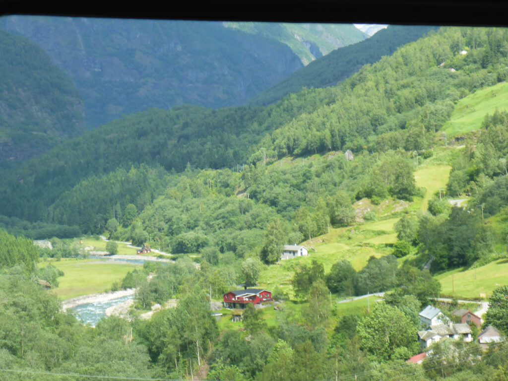 Mit der Flamsbahn hinauf