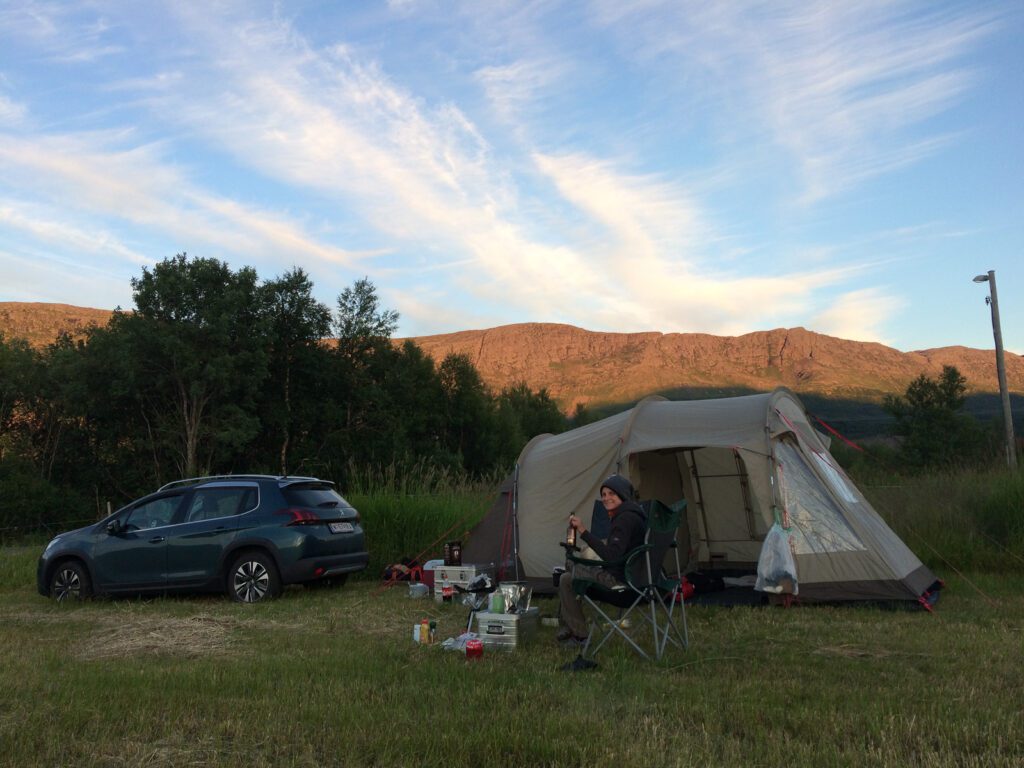 Einmal wild campen am Feld