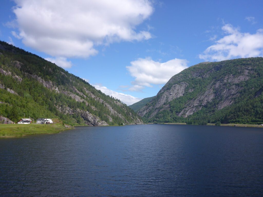 So viel Fjord, so wenig Häuser