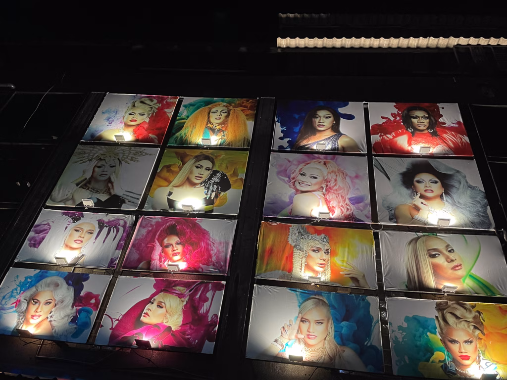 Plakat einer Ladyboy Show
