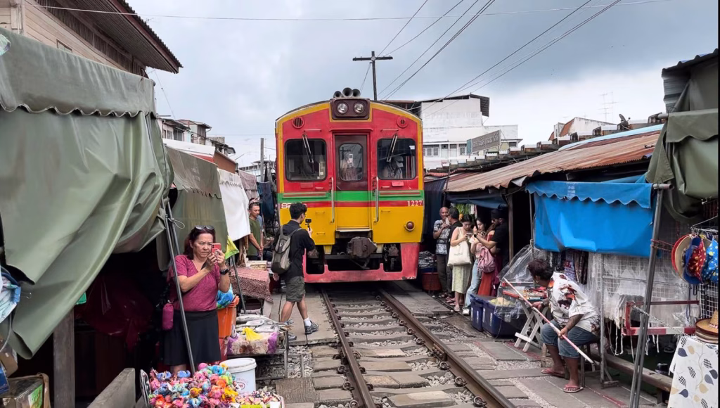 Maeklong Train Market
