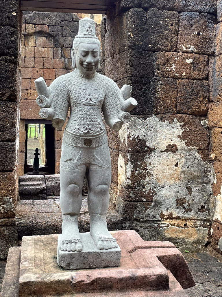 Statue bei den Khmer Ruinen