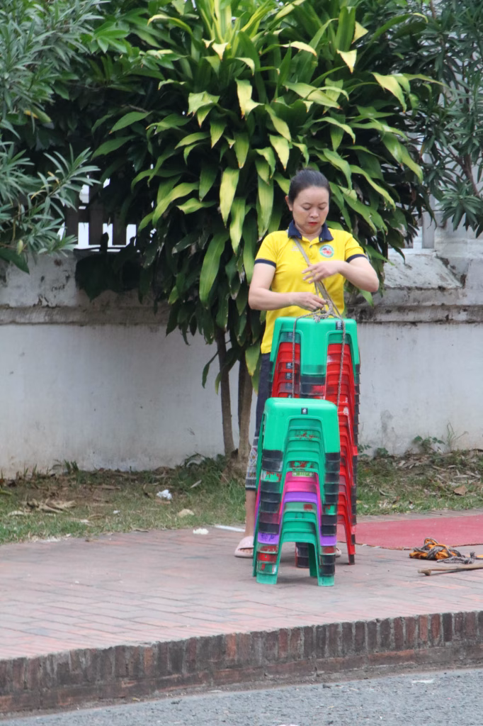 Stapelbare Hocker sind bei diesen Mengen praktisch