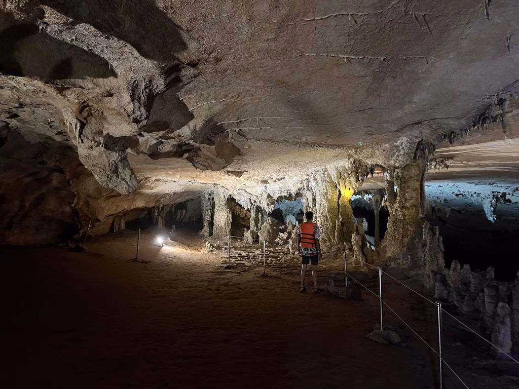 In der Kong Lor Höhle