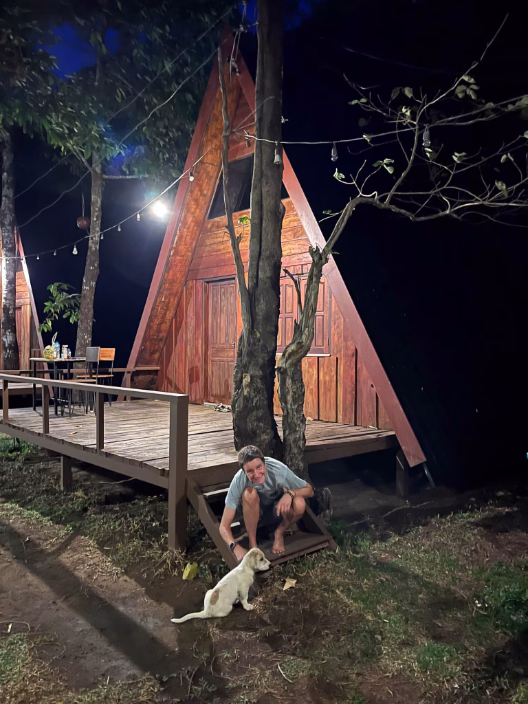 Netter Besuch bei unserem Bungalow in Thafalang