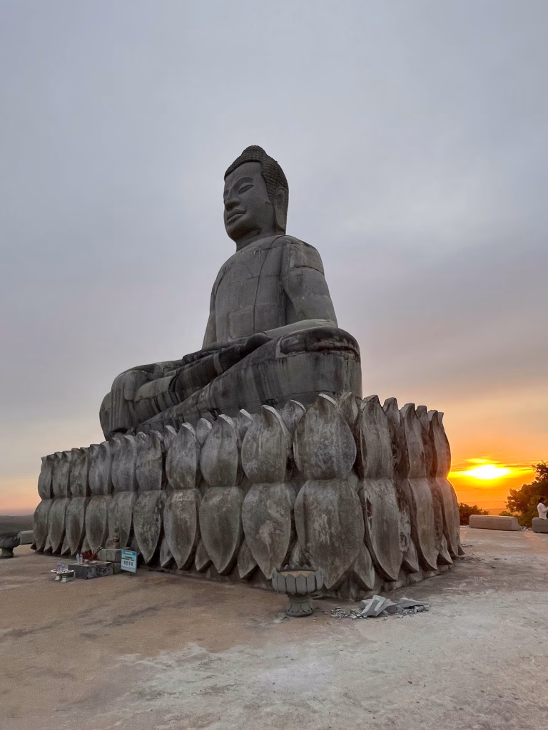 Buddha im Sonnenuntergang