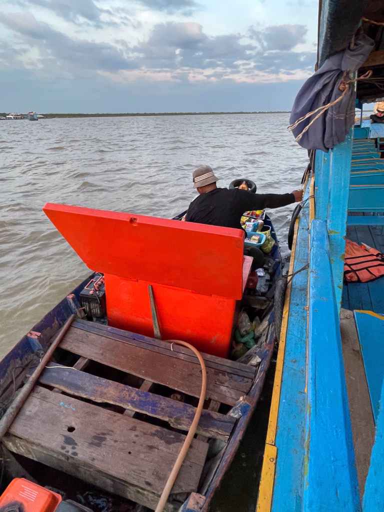 Noch schnell Getränke zum Boot geliefert