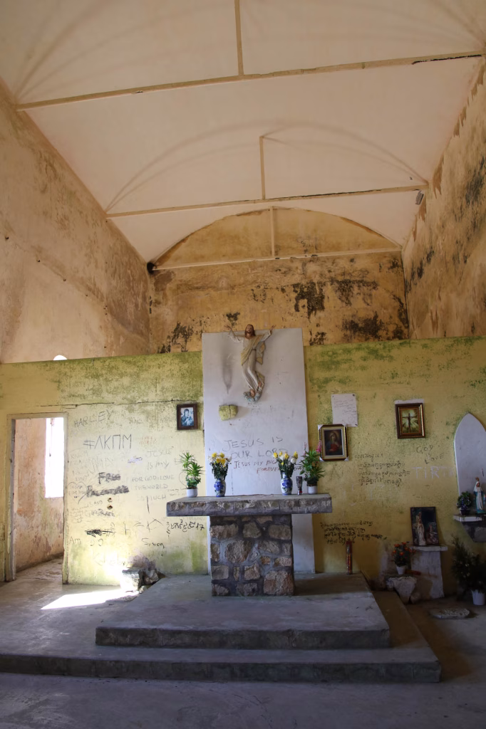 In der Kirche am Bokor Hill