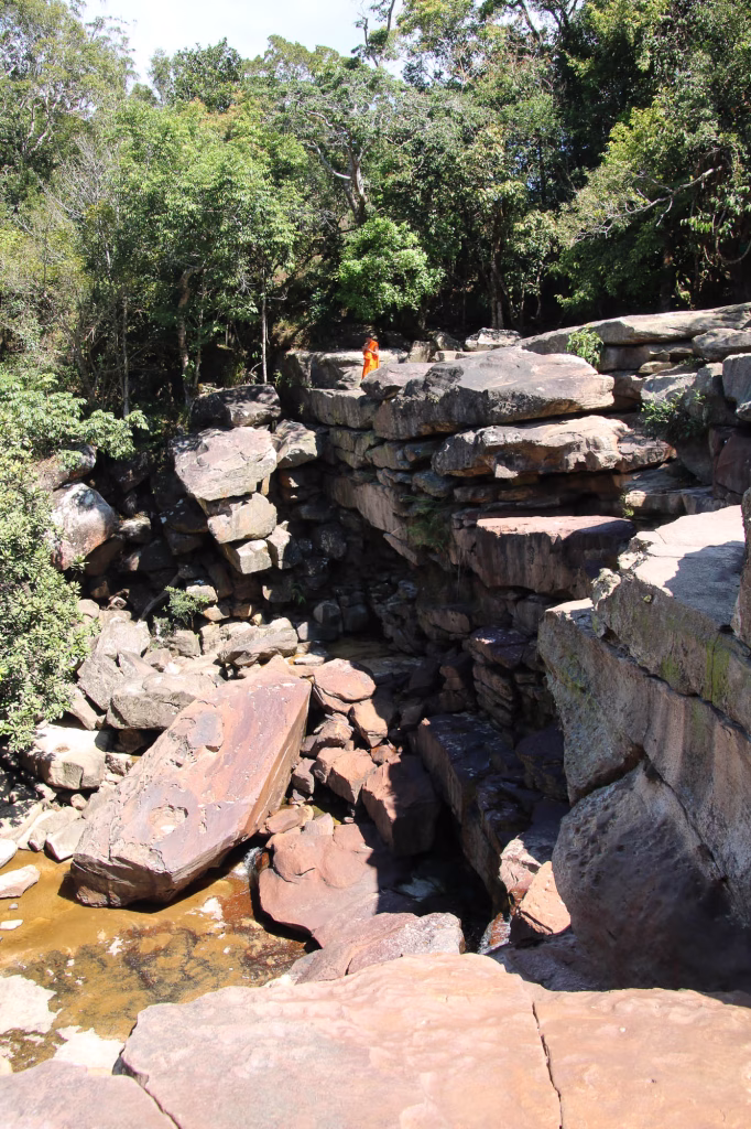 Versiegter Wasserfall am Bokor Hill in der Trockenzeit