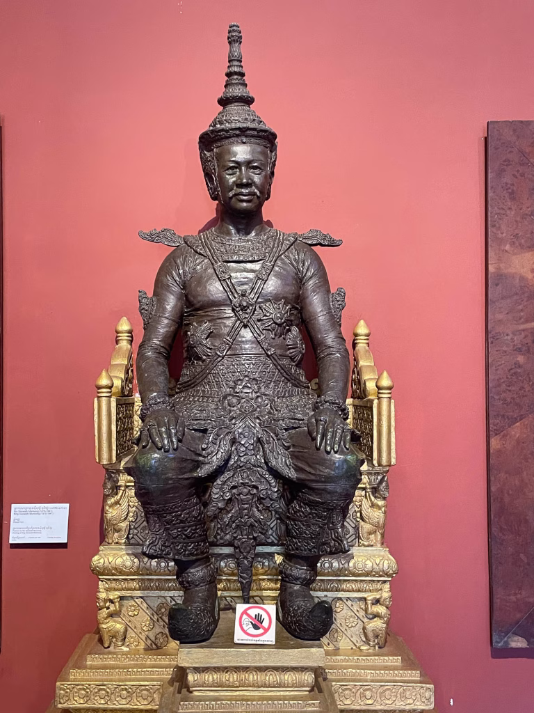 Statue des Koenigs im Nationalmuseum
