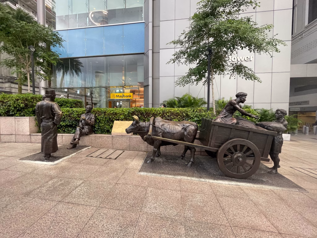 Statuen einer Händlergruppe am Boats Quay