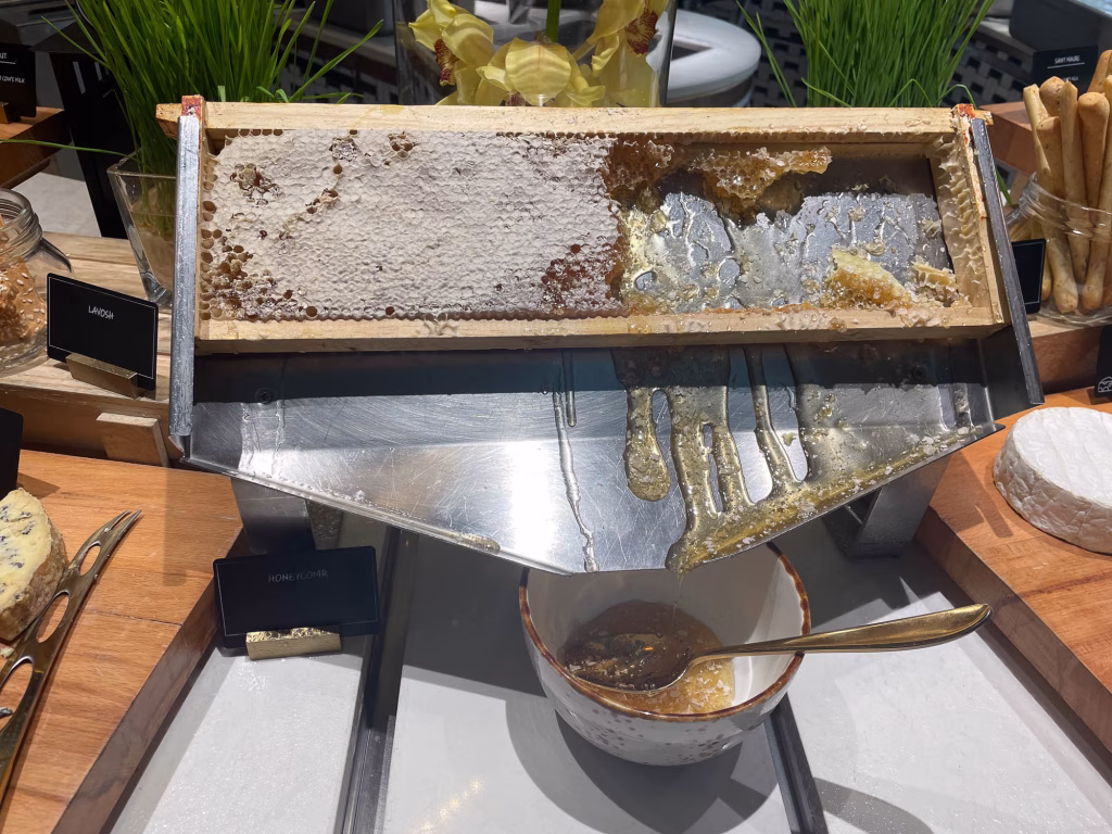 Honig am Frühstücksbuffet des Marina Bay Sands Hotel