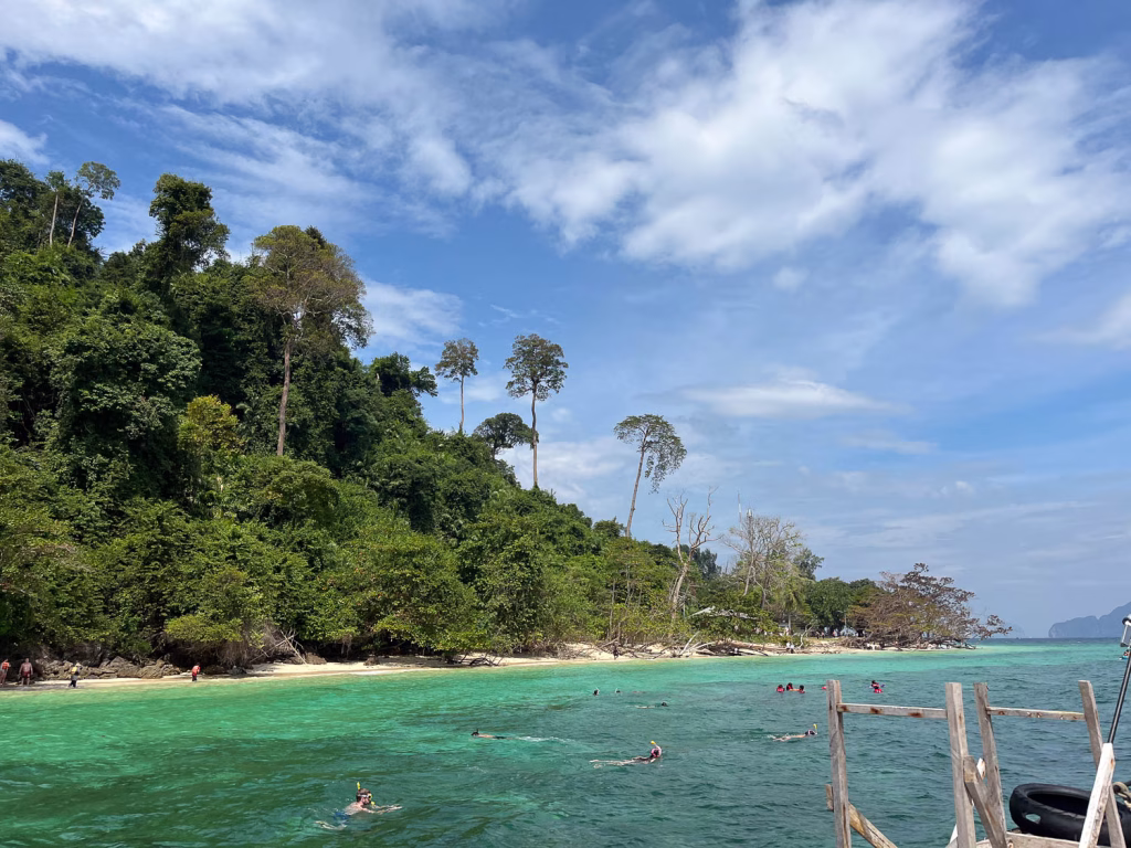 Idyllischer Strand beim Schnorcheln