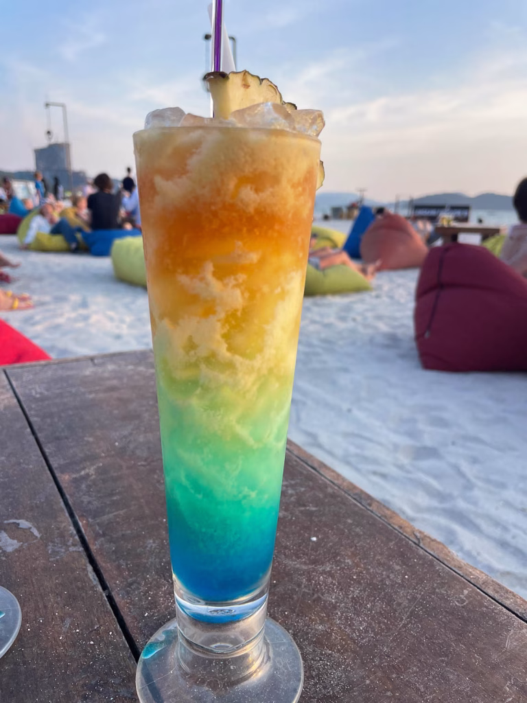 Cocktail am Cenang Strand