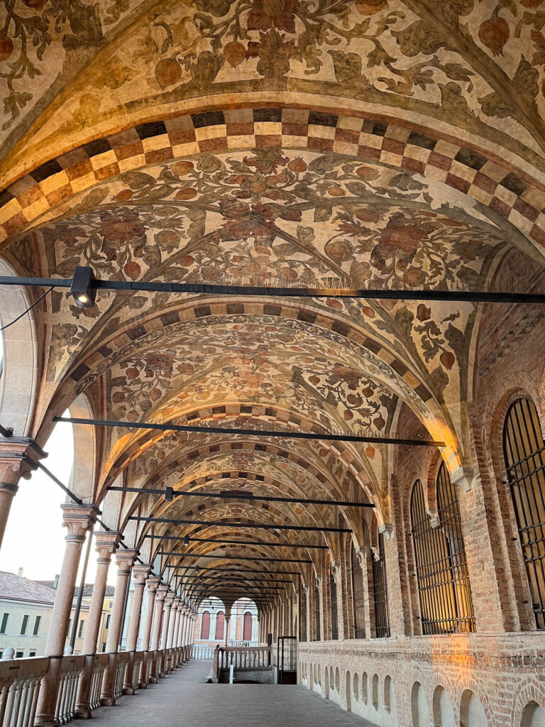 Der Vorhof vom Palazzo della Ragione