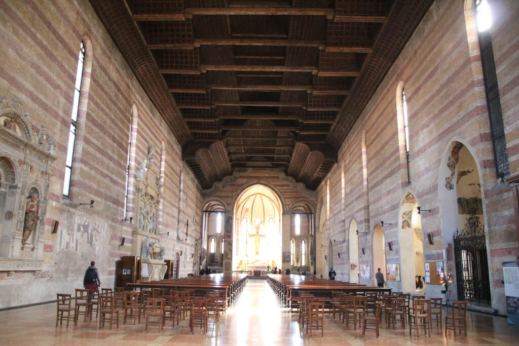 In der Erimiti Kirche