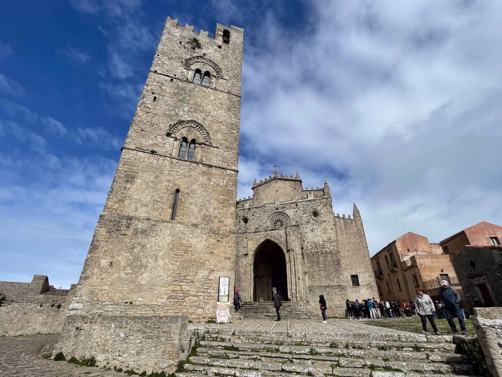 Kirche von Erice mit Aussichtssturm