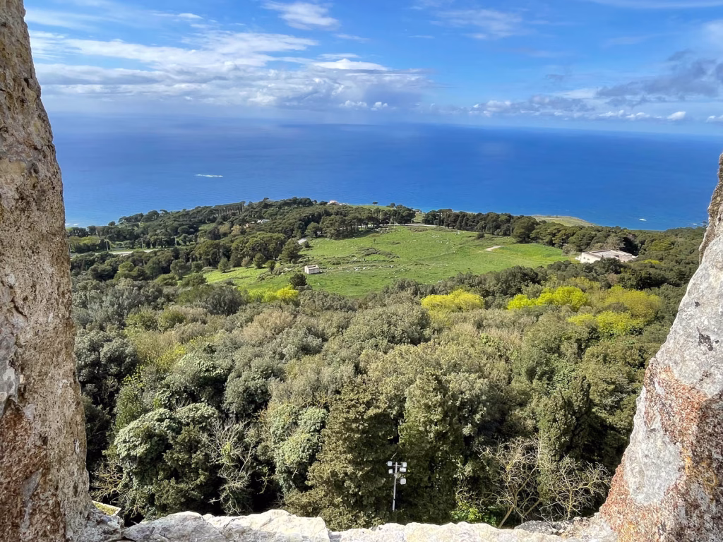 Blick auf die Küste vom Turm in Erice