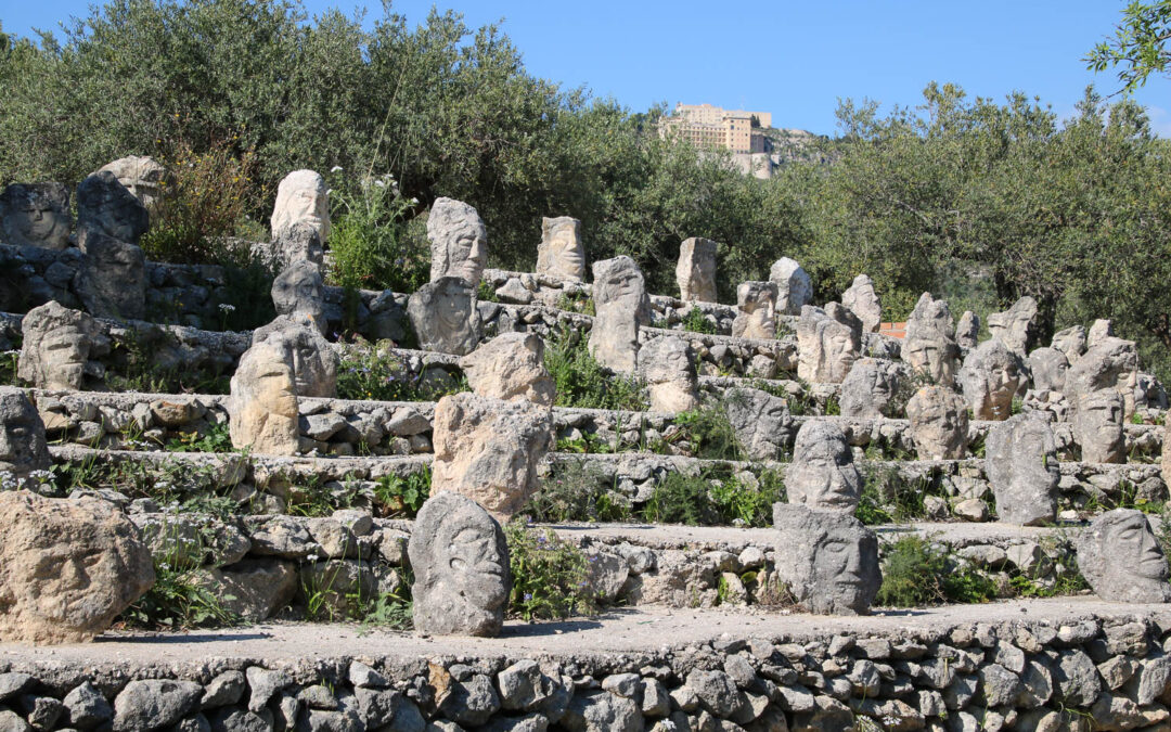 Steinfiguren im Castello