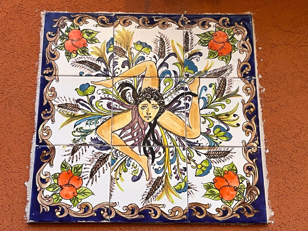 Siziliens Symbol als Fliesen-Kunst