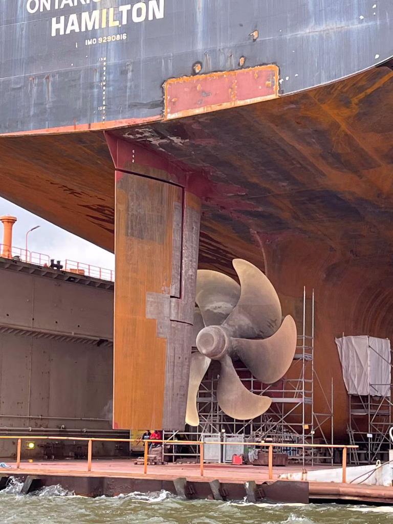 Schiff in Reparatur